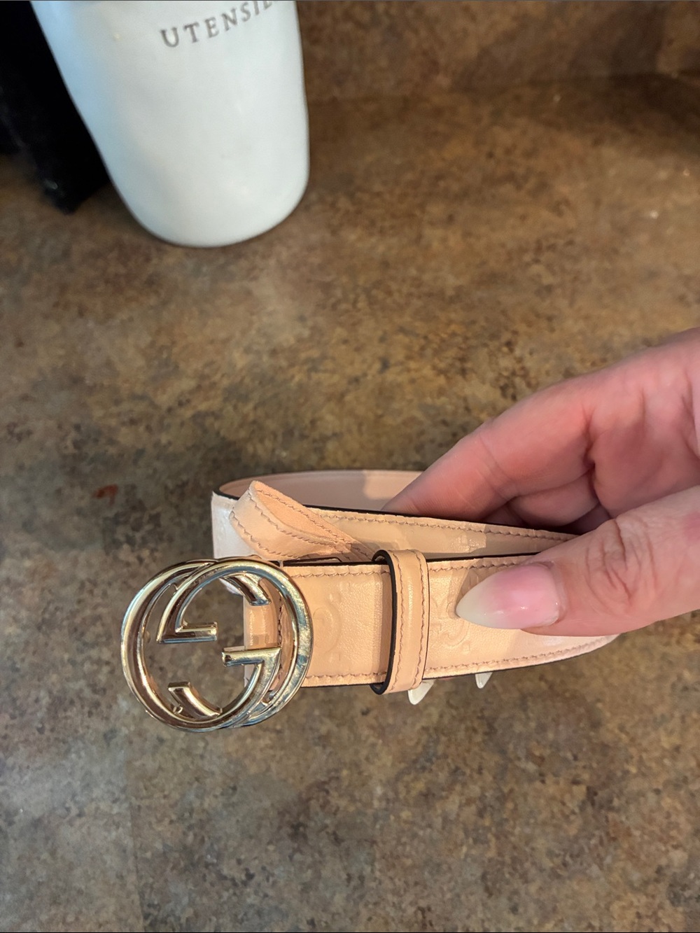 Gucci Pale Beige Leather GG Round Buckle Belt